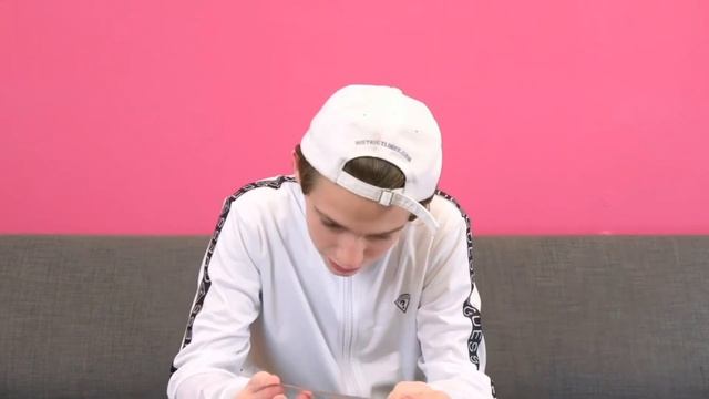 РССУКИЙ ПЕРЕВОД |Payton Moormeier| отвечает на вопросы | В&О |Famous Birthdays| смотреть онлайн