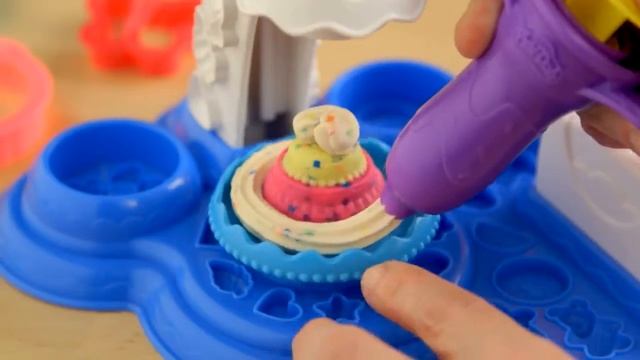 PLAY-DOH B3399 Набор Сладкая вечеринка смотреть онлайн