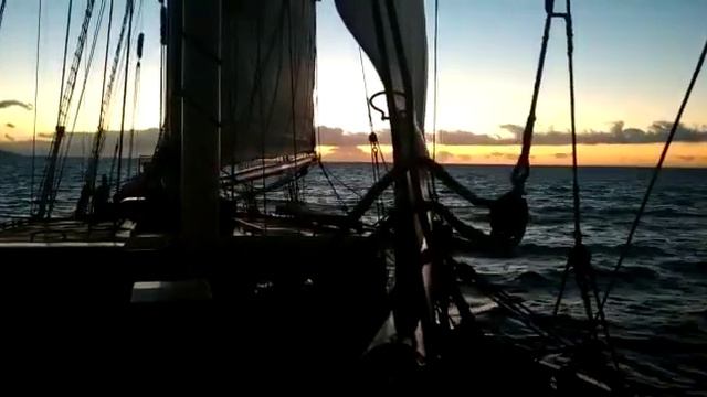 Закат на корабле в Средиземном море смотреть онлайн