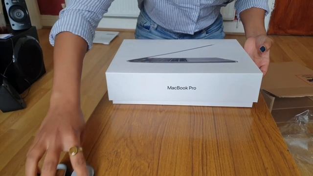 Unboxing MacBook Pro 2020 13 Inch