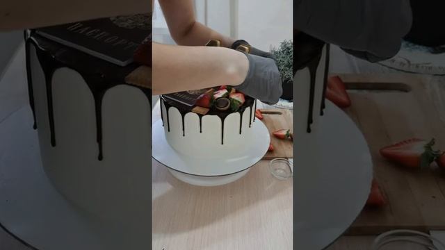 Оформление торта на 14-летие с паспортом. смотреть онлайн