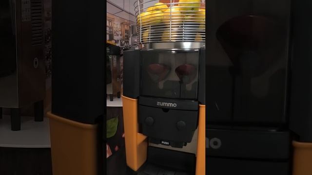 Unveiling Zummo's Z14 Juicer! #zummo #fruitjuice #juicermachine #freshjuice #juicemachine смотреть онлайн