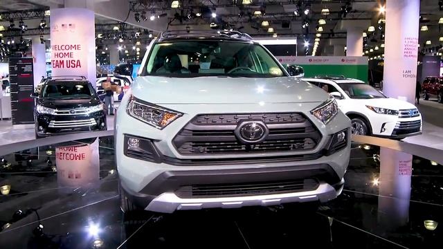 2019 Maserati Levante Trofeo and 2019 Toyota Rav4 смотреть онлайн