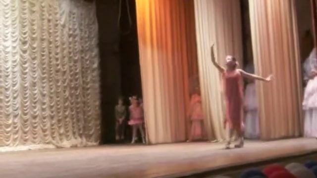 Танец-трио "Реквием" (поет Алла Пугачева) смотреть онлайн