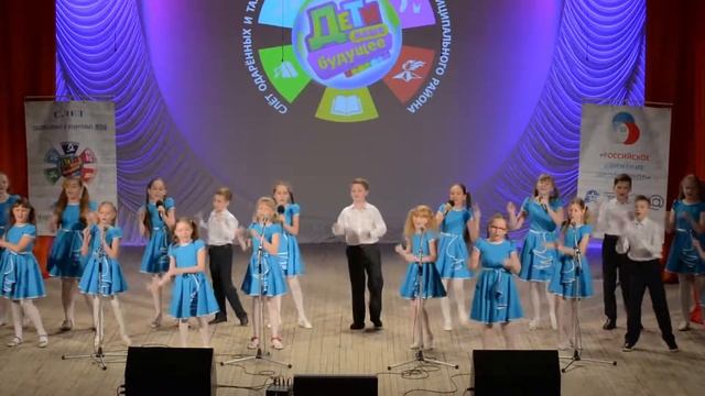 Детство - исполняет образцовая студия эстрадной песни "Хорошее настроение" смотреть онлайн