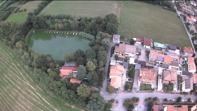 Mjx bugs 5w in volo sopra il laghetto verde смотреть онлайн