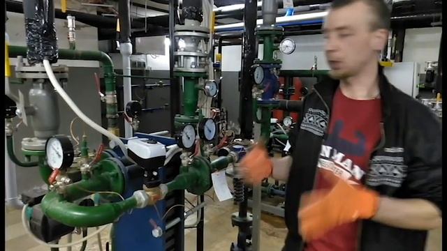 Желтая вода из крана в многоэтажке смотреть онлайн