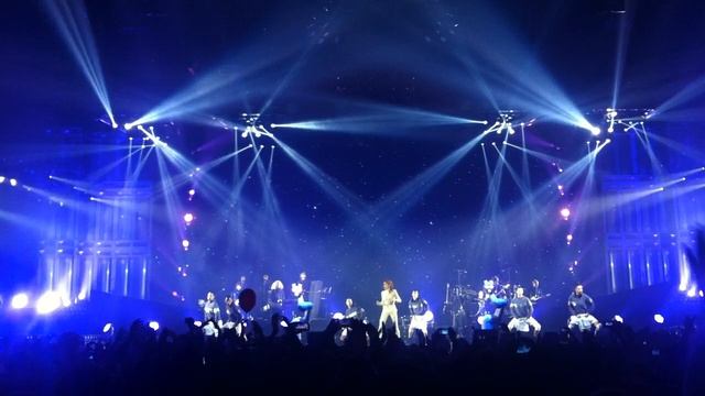 Mylene Farmer - C'est Une Belle Journée (TIMELESS) Live