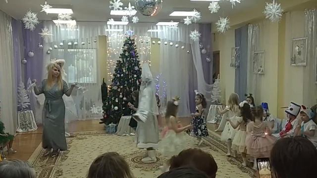 Утренник в детском саду новый год. смотреть онлайн