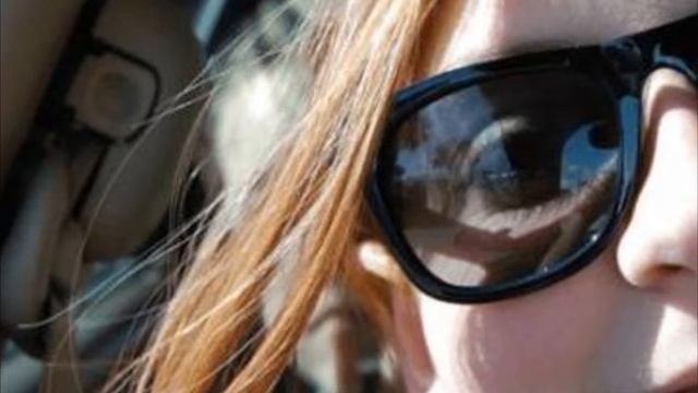 ДЕВУШКА СФОТОГРАФИРОВАЛА ПРИЗРАКА НА ЗАДНЕМ СИДЕНИИ СВОЕГО АВТО! смотреть онлайн