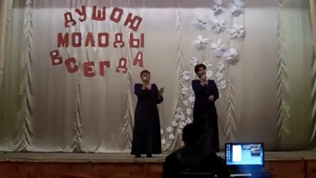 Копия видео "Не судите, люди , исп. дуэт "Созвездие", Томская область." смотреть онлайн