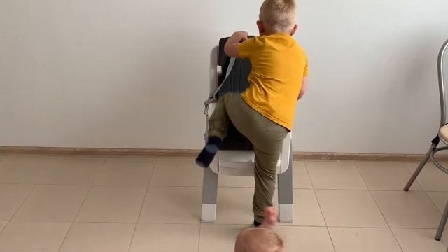 Видео обзор растущего стульчика для кормления Nuna Zaaz. смотреть онлайн