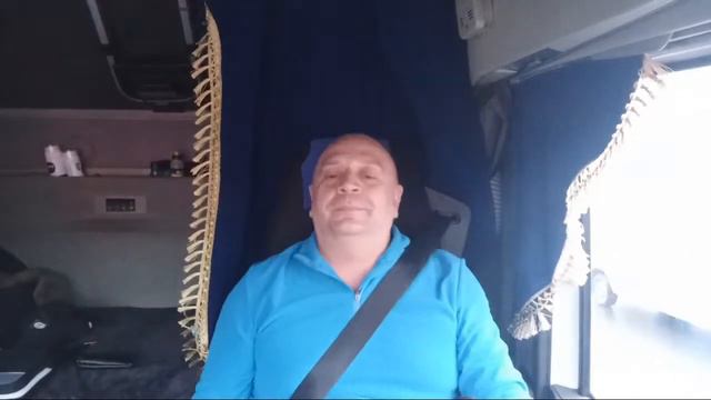 Пытаемся с песнями выбраться из Москвы)) смотреть онлайн