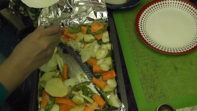 Скумбрия с овощами в духовке на Новогодний стол #Лучшиерецепты