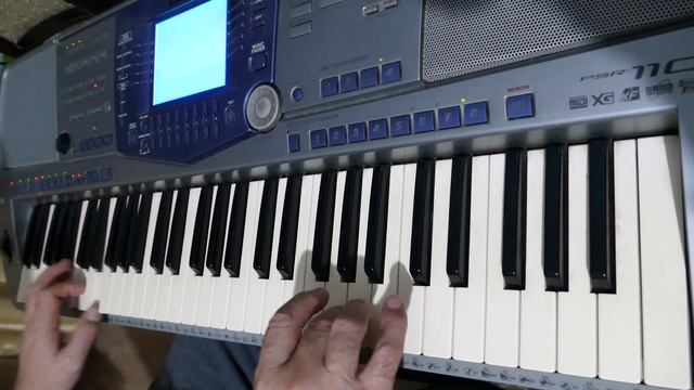 Урок игры на синтезаторе , отличная пальцовка смотреть онлайн