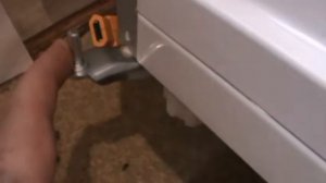 холодильник Haier 537-536 перевешивание дверей (часть 4 )