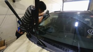 Меняем стекло на Nissan Note. в Хабаровске