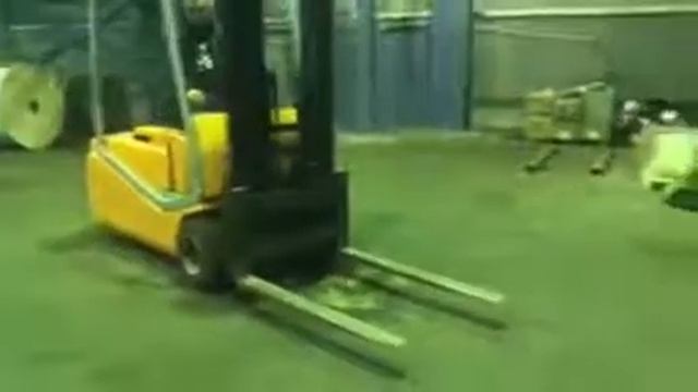 Электропогрузчик BT C3200, 2т, 4.5м смотреть онлайн