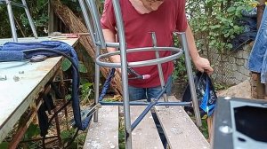 Ремонт двух металлических стульев.