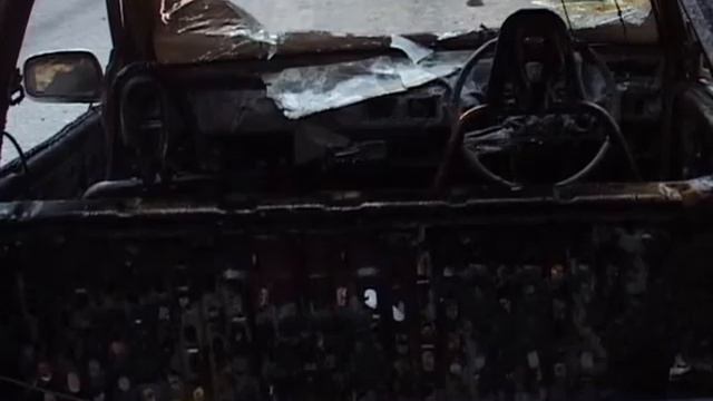 Припаркованный авто сгорел на Стрелочной смотреть онлайн