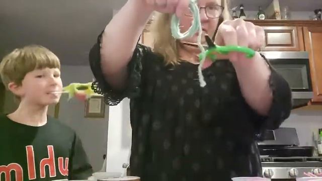 Dancing Maracas смотреть онлайн