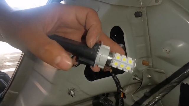 Como reemplazar los focos de calavera nissan tiida sedan. смотреть онлайн