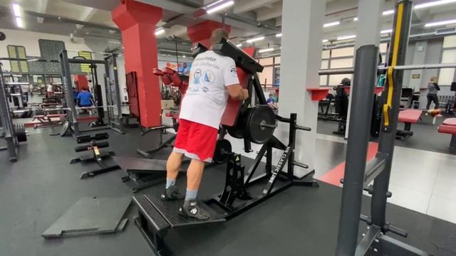 Как увеличить мышцы ног? Тренировка с Вячеславом Максютой смотреть онлайн