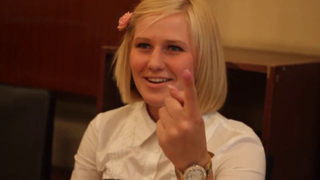 Улыбайся девочка смотреть онлайн
