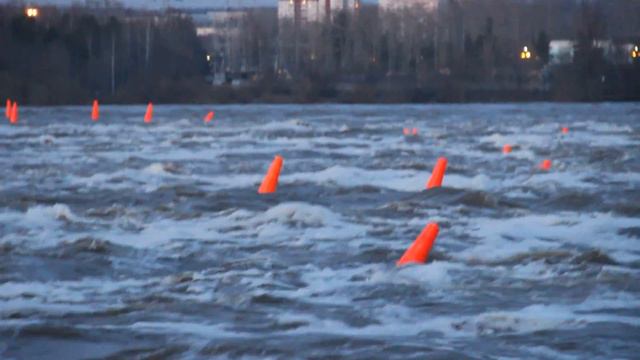 Сброс воды на КамГЭС смотреть онлайн