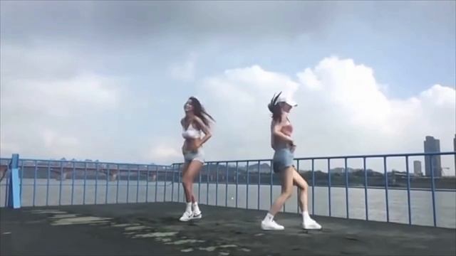 Alan Walker - Faded (Remix) ♫ Shuffle Dance (Music Video) Electro House シャッフルダンス Danza Aleatoria