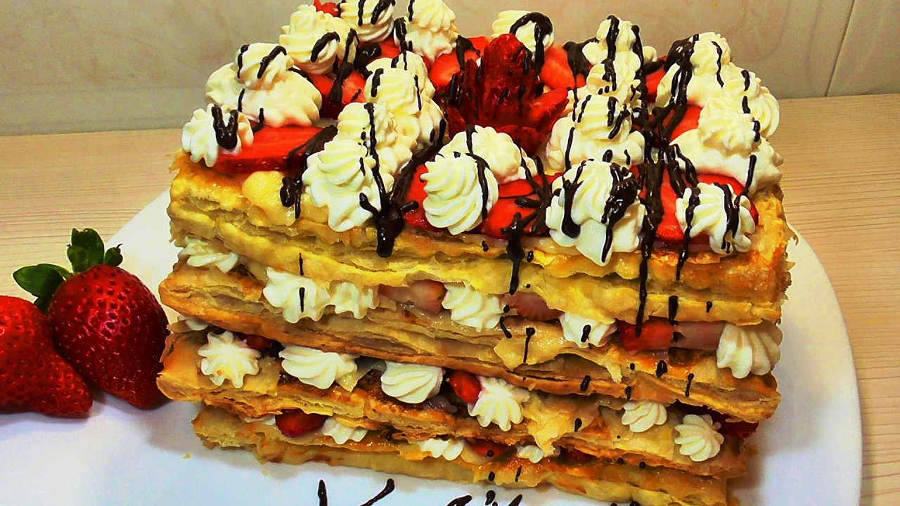КЛУБНИЧНЫЙ ТОРТ ИЗ СЛОЕНОГО ТЕСТА,ТОРТ НА ДЕСЕРТ. смотреть онлайн
