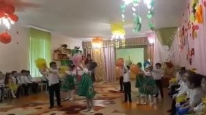 Танец "Шарики воздушные" средняя группа