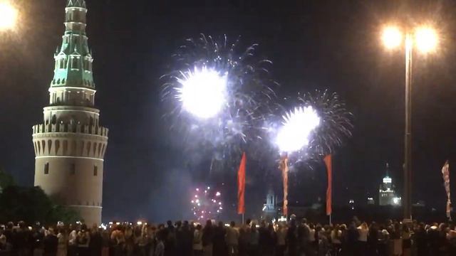 Салют День города Москва 09.09.2017. Салют с Каменного моста смотреть онлайн
