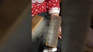 Чесание овечьей шерсти ручными чёсками. Прядение на старинной русской   деревянной самопрялке.
