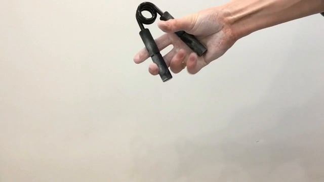 Как тренировать руки кистевым эспандером. How to train your hands with a hand grippers смотреть онлайн