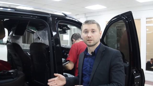 Mercedes V-klasse: потолочный монитор + Apple TV