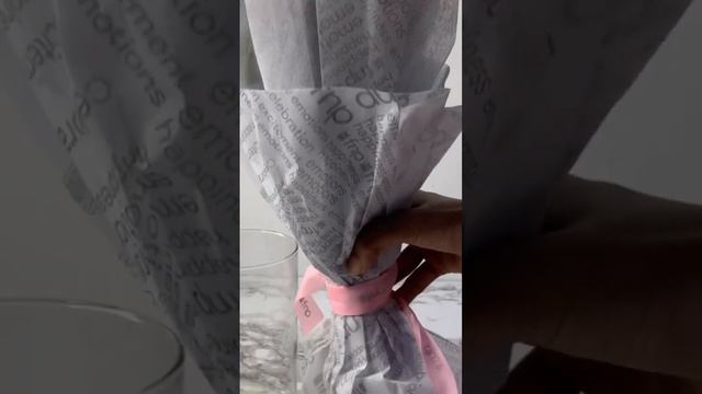 Little gestures 💛 #littlethings #love #frendship смотреть онлайн