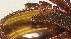 Бисероплетение. Урок 21. Брошь с тигровым глазом.