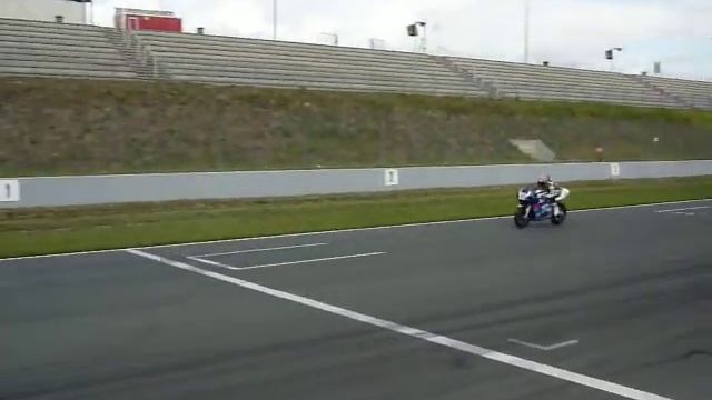 Suzuki Gsx-r Srad 600 auf der Renne/ Racetrack racetrac смотреть онлайн