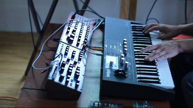 Exploring Korg Salzburg iOS w/Various iOS Effects смотреть онлайн