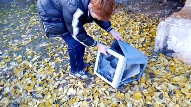 Дурачёк нашёл монитор смотреть онлайн