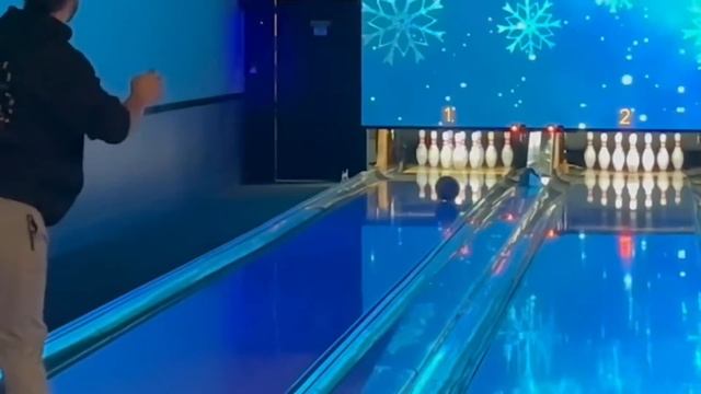 COSMIC BOWLING 1v1 VS A Professional Bowler