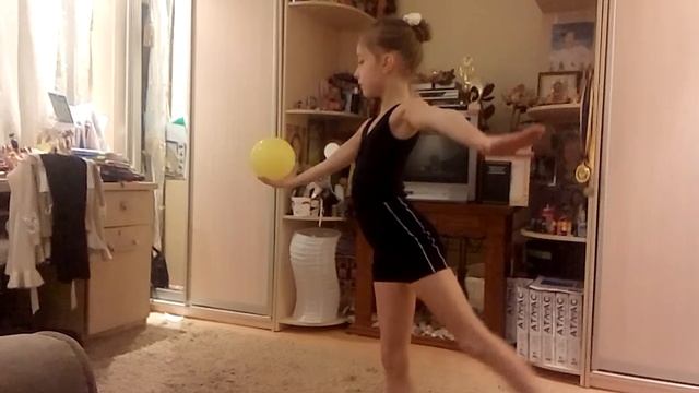 Упражнения с мячом смотреть онлайн