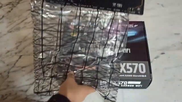 MSI MPG X570 GAMING PRO CARBON WIFI смотреть онлайн