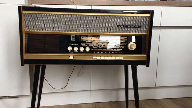 Goldfinger by Shirley Bassey on VEF-Radio (ВЭФ-Радио) смотреть онлайн