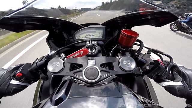 GSXR vs CBR 1000RR vs RSV4 - RACE | TOP SPEED | WHEELIES смотреть онлайн