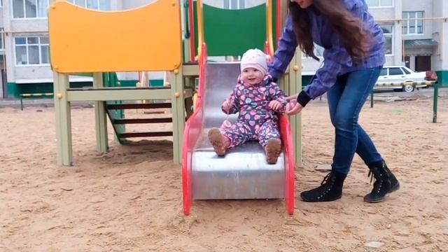 Настя впервые на детской площадке! Кульсары, Казахстан, Наурыз смотреть онлайн