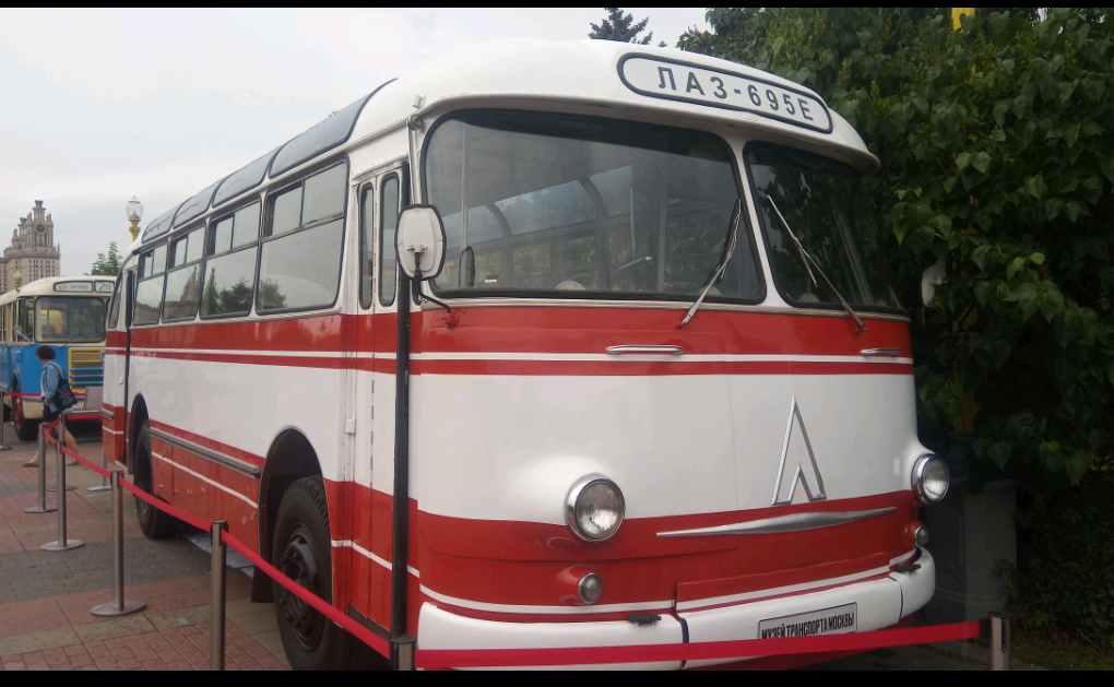 Ретро автобус ЛАЗ-695Е смотреть онлайн