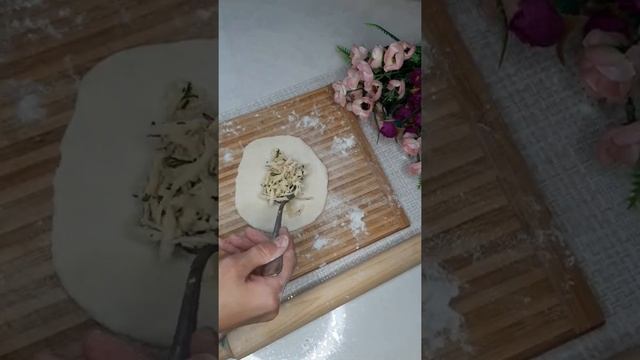 Невероятно вкусные лепёшки с сыром! Без масла и жарки! смотреть онлайн