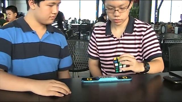 Rubik's Cube Team Solving смотреть онлайн